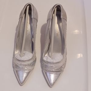 Dream Pairs Pointed Toe Pumps
